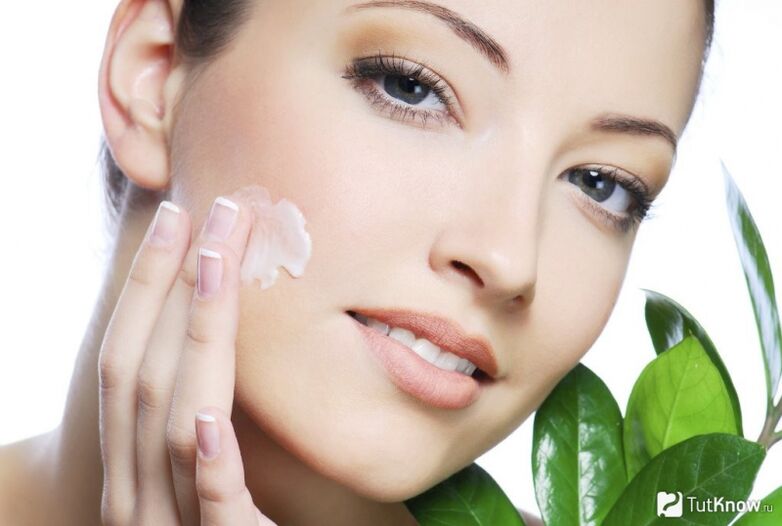 Maskenrezepte zur Gesichtshautverjüngung.